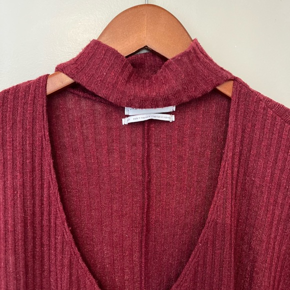 Urban Outfitters SP Batwing Sweater – Choker Neck Detail Small Petite - Picture 4 of 7